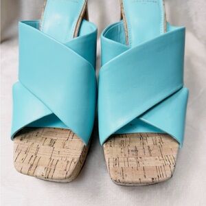 NWOT Marc Fisher Aqua Leather Platform Sandals Size 8